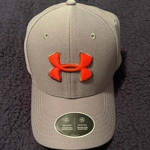 NWT UNDER ARMOUR FITTED STRETCH CAP SIZE L/XL.